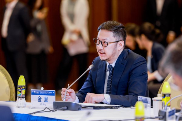 金鼎配资 医美产业上游增速放缓，下游机会凸显，新氧去年连锁业务收入增超12倍