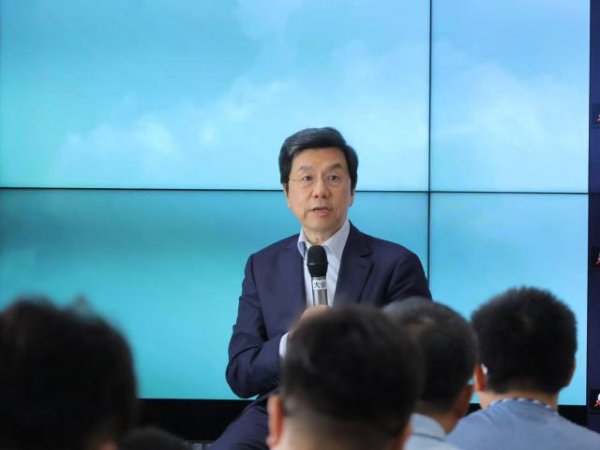 智选+ 李开复：零一万物不卷竞标，亲自带队找CEO谈“一把手”合作