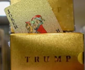 本财配资 尴尬了！特朗普度假村出售扑克牌，“中国造”